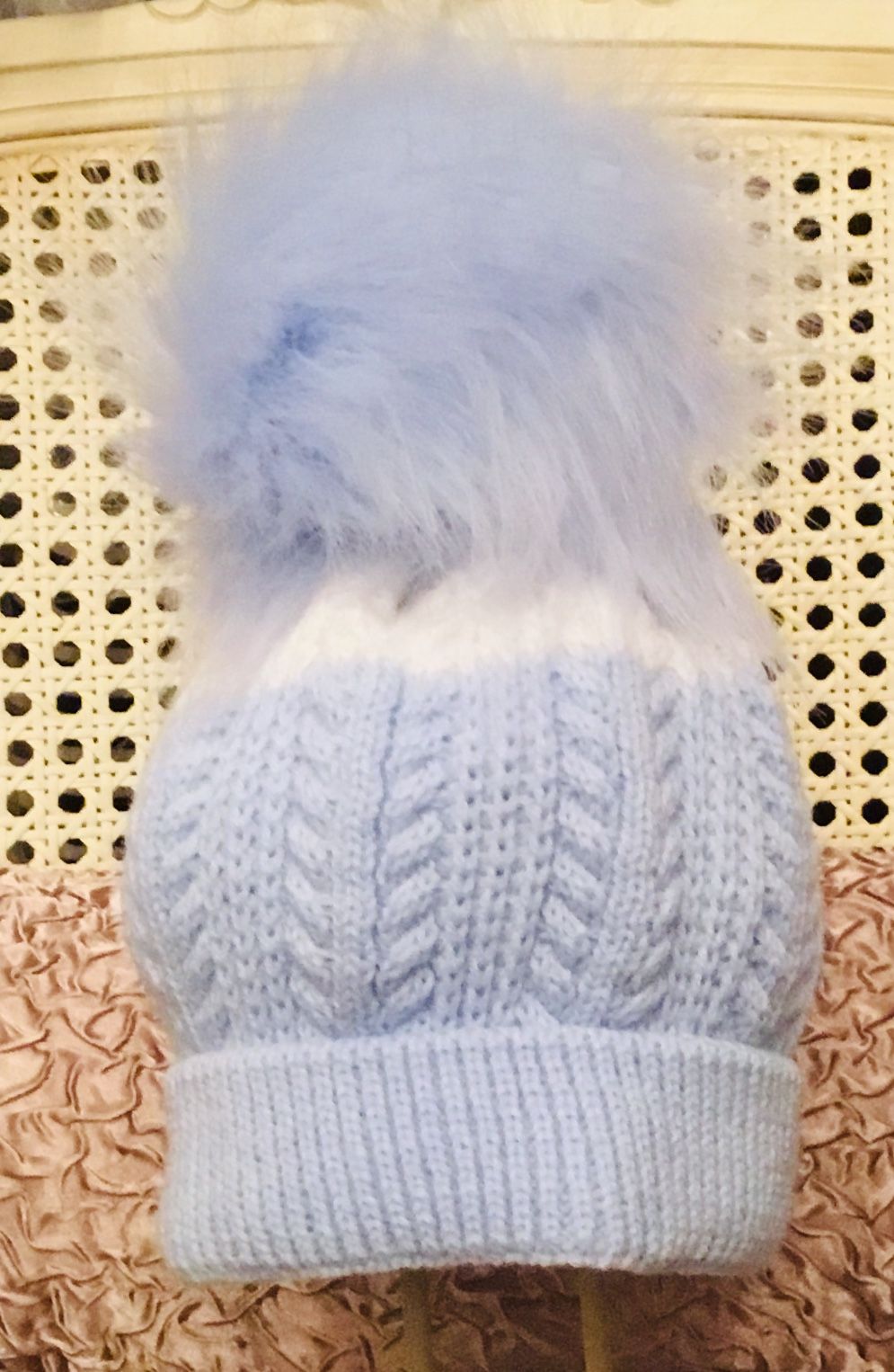 W Faux Fur Pom Pom hat w/blue 014